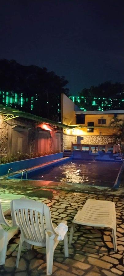 אנגלס 2 Hotel Saleh מראה חיצוני תמונה